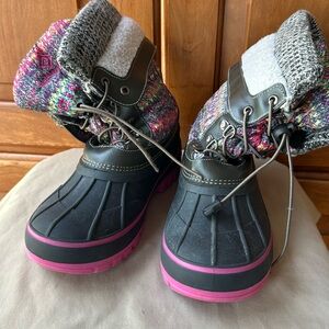 KMONTE insulated Snow Boots size 4 girls